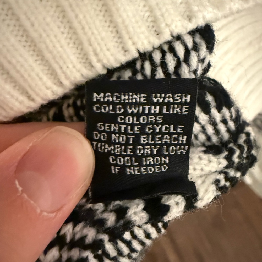 Carbon Aztec Patterned Hoodie - Picture 8 of 8